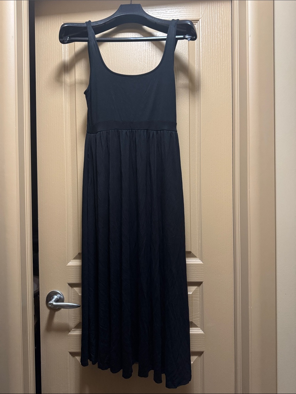 Wilfred Black Sleeveless Midi Dress